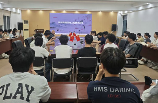 学院党委书记张启航为学生党员讲廉政党课